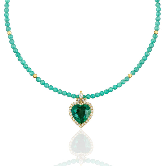 Collar con cuentas de circón verde y dije en forma de corazón con baño de oro 18K