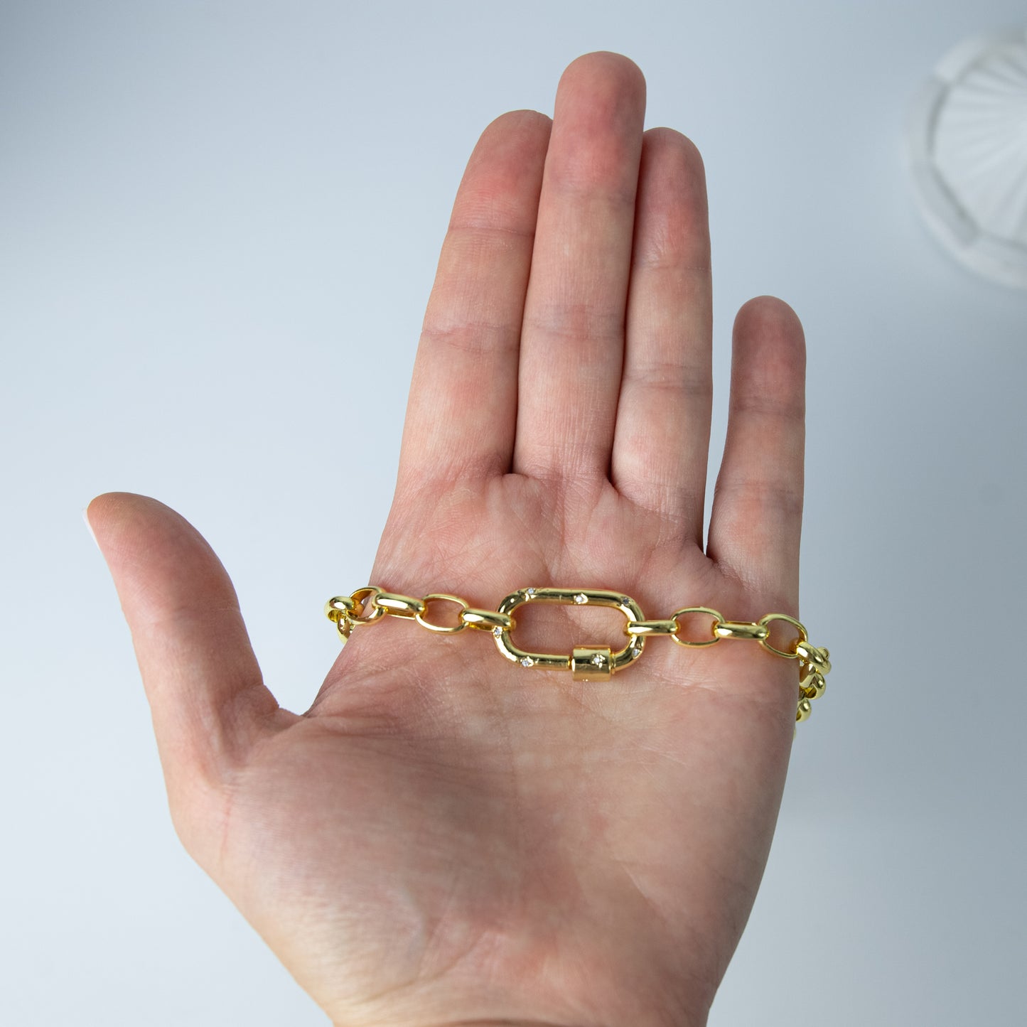 Collar Carabín Estrella – Baño de Oro 18K con Circones